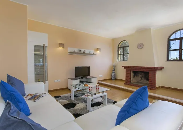 Lurdes By * Gale (Albufeira)